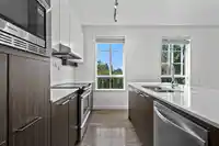 301 553 FOSTER AVENUE - thumbnail 4