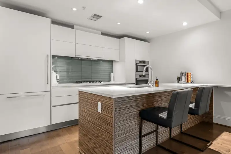 205 2035 W 4TH AVENUE - photo 4 of 19