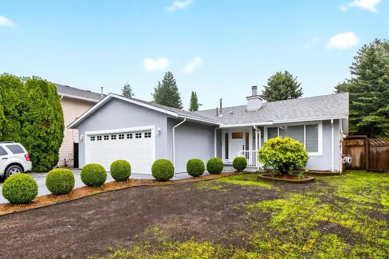 22700 BALABANIAN CIRCLE - photo 2 of 37