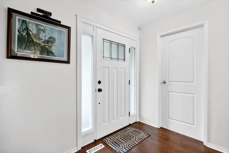 22700 BALABANIAN CIRCLE - photo 4 of 37