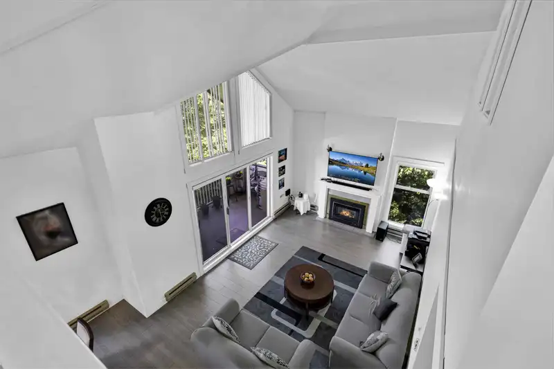 315 13918 72 AVENUE - photo 1 of 36