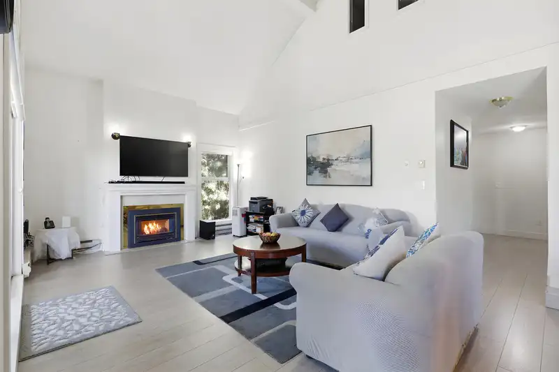 315 13918 72 AVENUE - photo 2 of 36