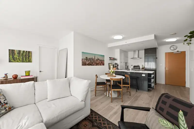 707 1777 W 7TH AVENUE - photo 4 of 34