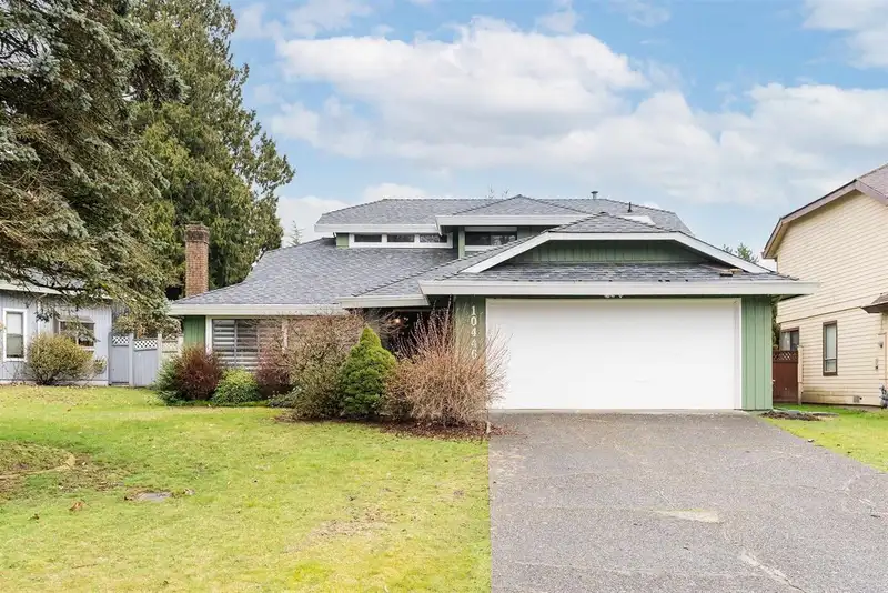 10446 FRASERGLEN DRIVE - photo 2 of 33