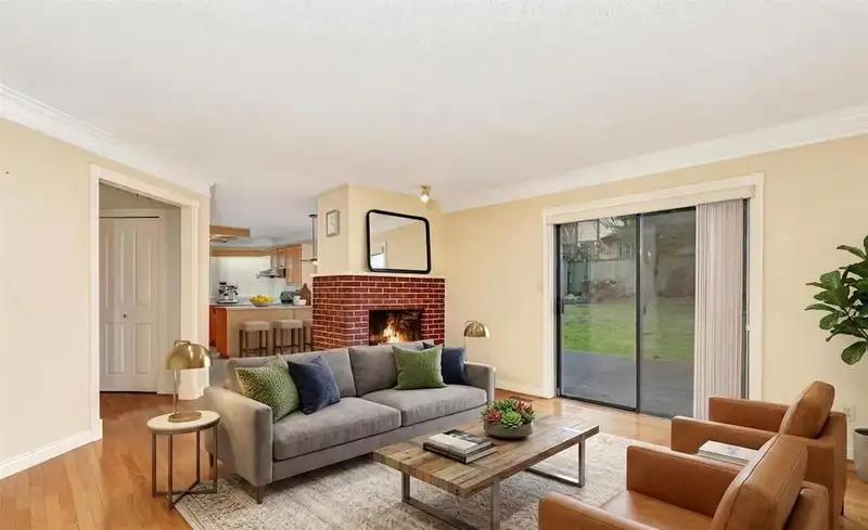 10446 FRASERGLEN DRIVE - photo 4 of 33