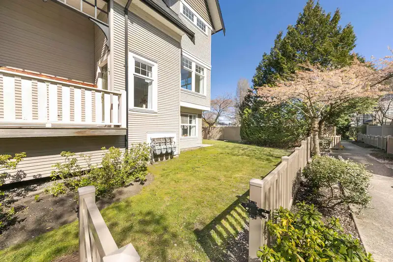 25 6888 ROBSON DRIVE - photo 3 of 34