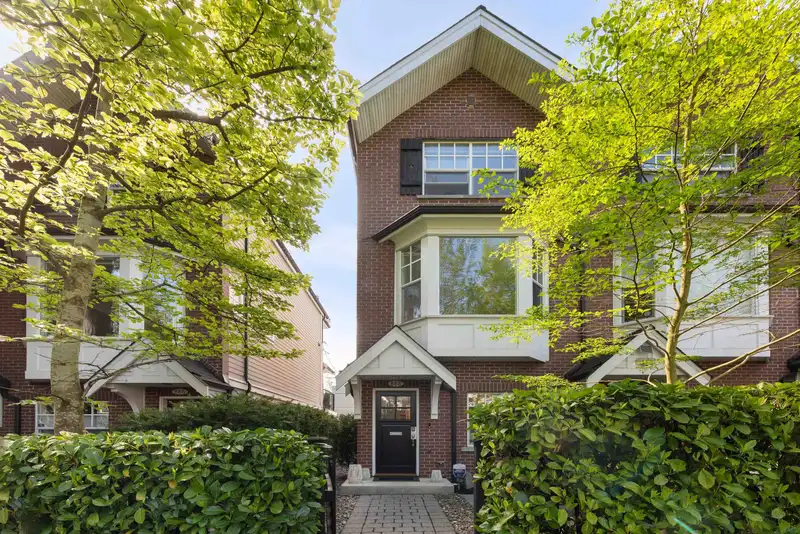 888 W 15TH AVENUE - photo 1 of 31