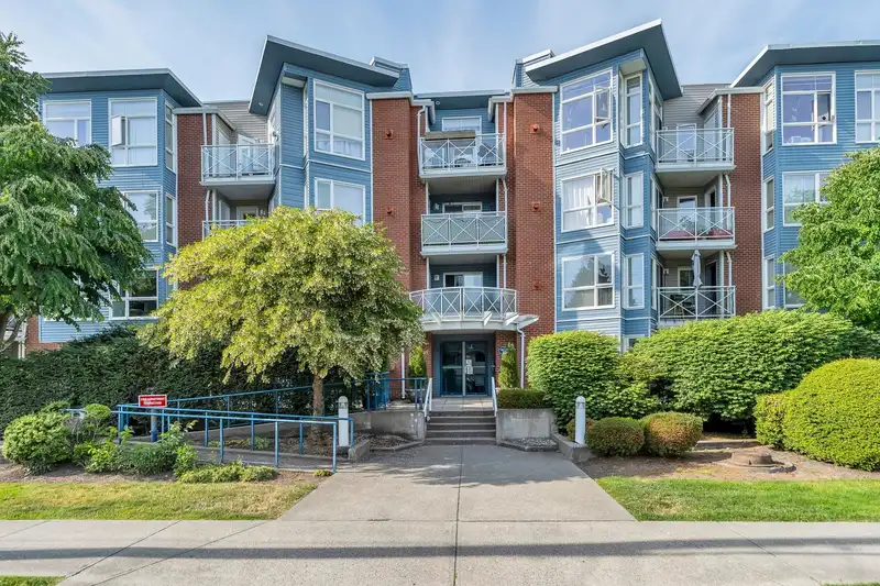 409 20245 53 AVENUE - photo 1 of 28