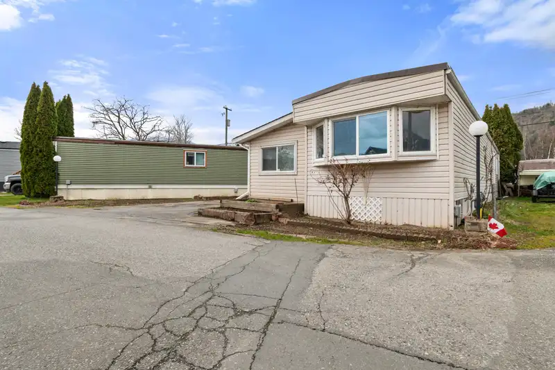 11 1884 HEATH ROAD - photo 1 of 29