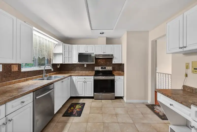 8927 146A STREET - photo 3 of 24
