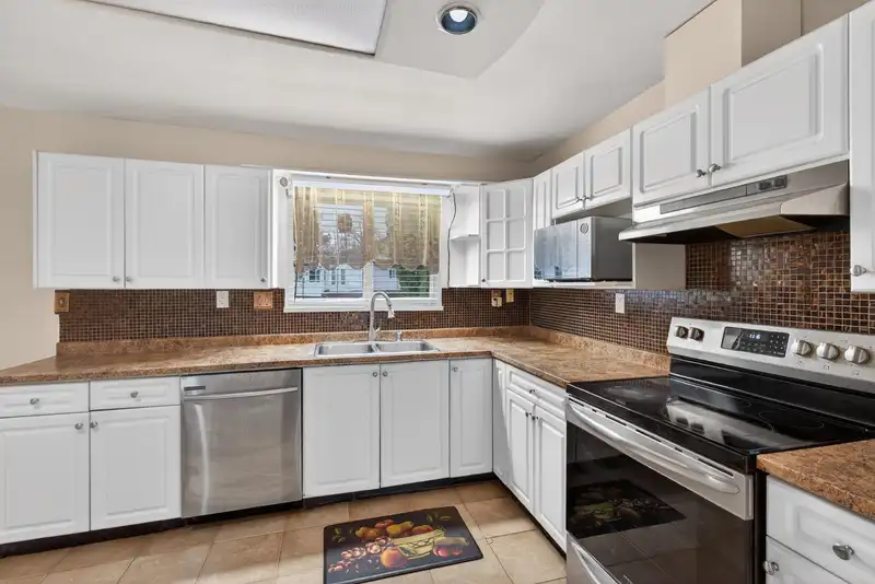 8927 146A STREET - photo 4 of 24
