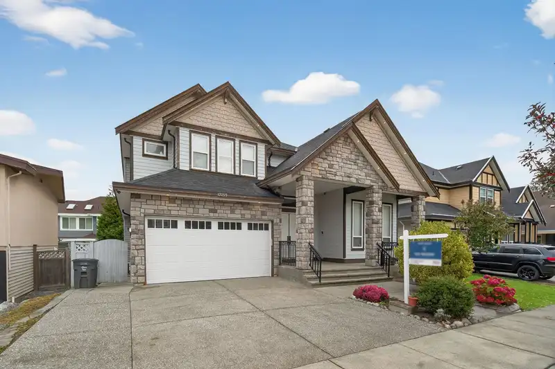 13255 62 AVENUE - photo 1 of 31