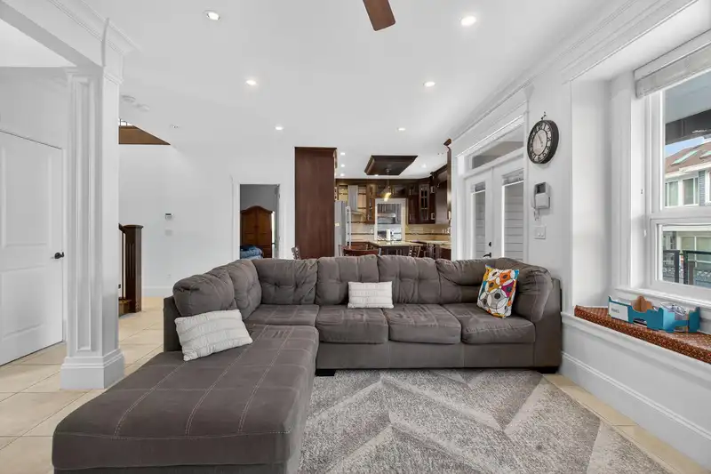 13255 62 AVENUE - photo 3 of 31