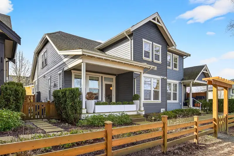 11 21858 47B AVENUE - photo 4 of 40