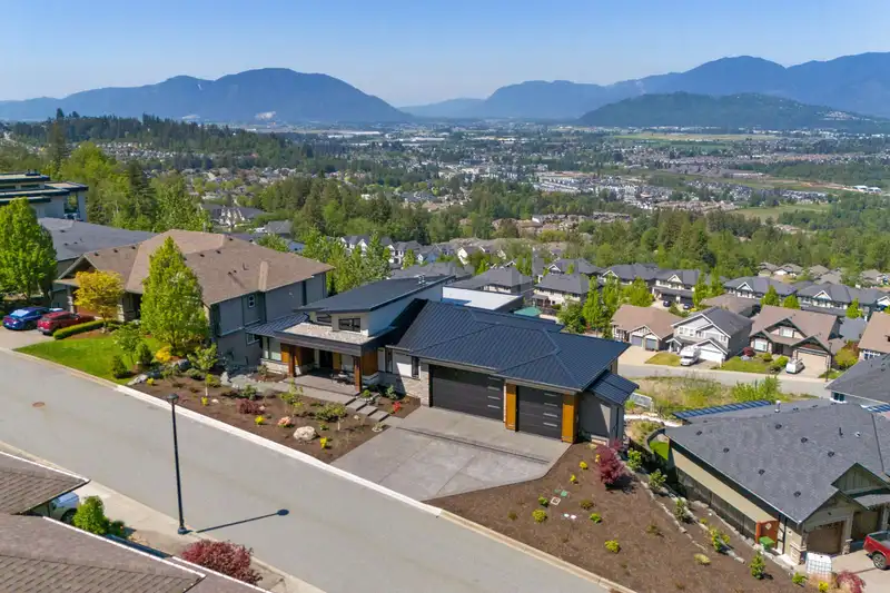 5487 MACLACHLAN PLACE - photo 2 of 40