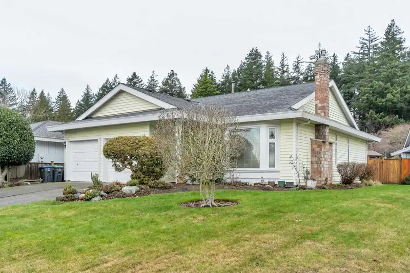 14243 19A AVENUE - photo 3 of 34
