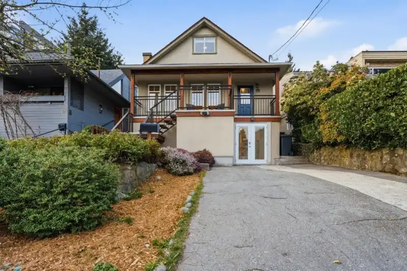 272 E OSBORNE ROAD - photo 1 of 40