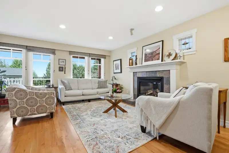 272 E OSBORNE ROAD - photo 2 of 40