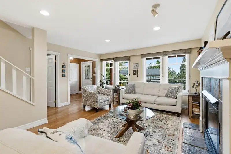 272 E OSBORNE ROAD - photo 4 of 40
