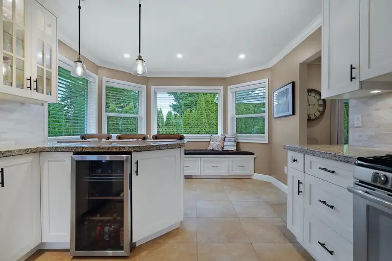 9424 154A STREET - photo 4 of 40