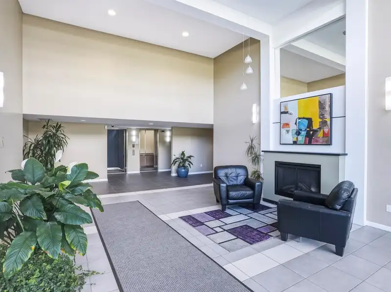 402 9298 UNIVERSITY CRESCENT - photo 4 of 26