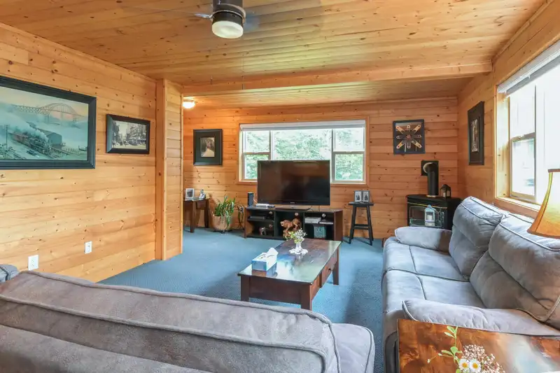 25330 72 AVENUE - photo 4 of 38