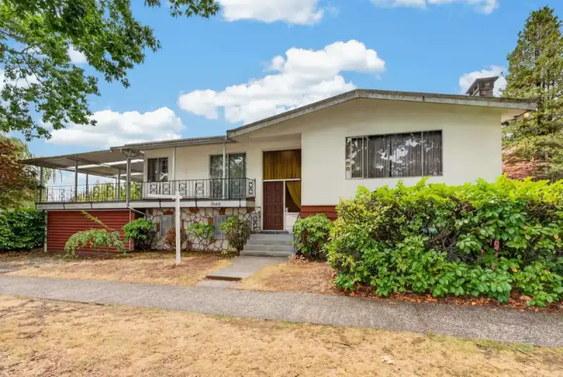 3660 E 22ND AVENUE - photo 1 of 40