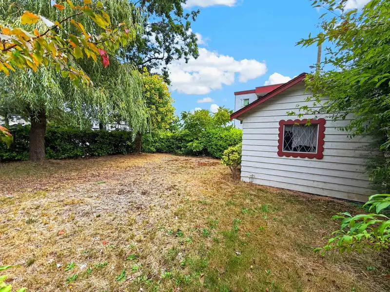 3660 E 22ND AVENUE - photo 4 of 40