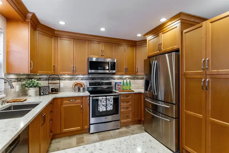 20575 89B AVENUE - photo 4 of 28