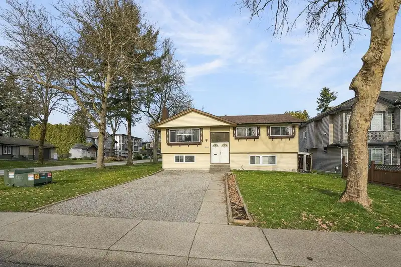 12959 CARLUKE CRESCENT - photo 1 of 40