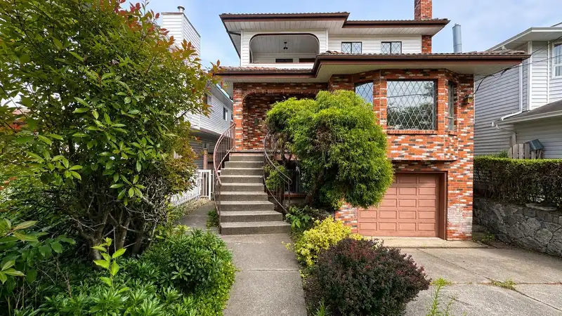 6658 RANDOLPH AVENUE - photo 1 of 40