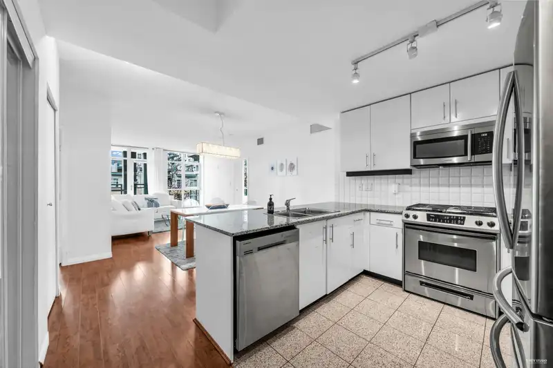 409 100 E ESPLANADE STREET - photo 3 of 35