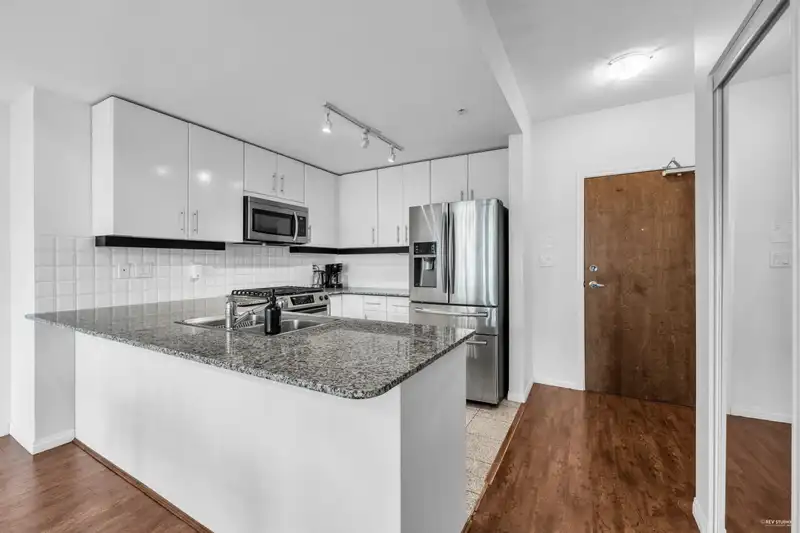 409 100 E ESPLANADE STREET - photo 4 of 35