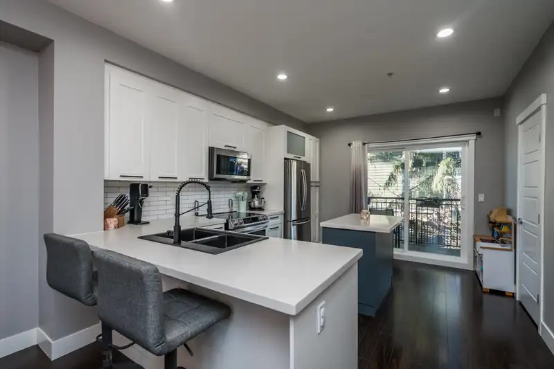 16 20967 76 AVENUE - photo 4 of 23
