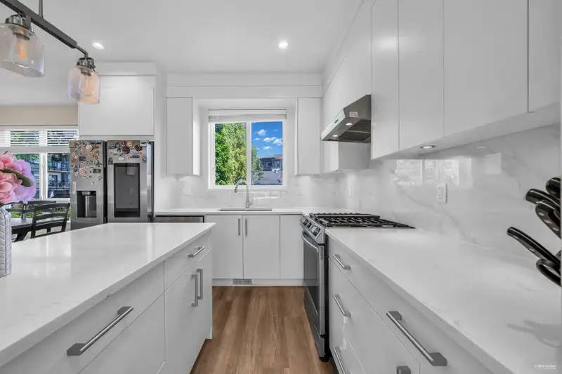 27 5515 199A STREET - photo 2 of 28