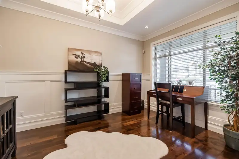 20574 69 AVENUE - photo 3 of 40