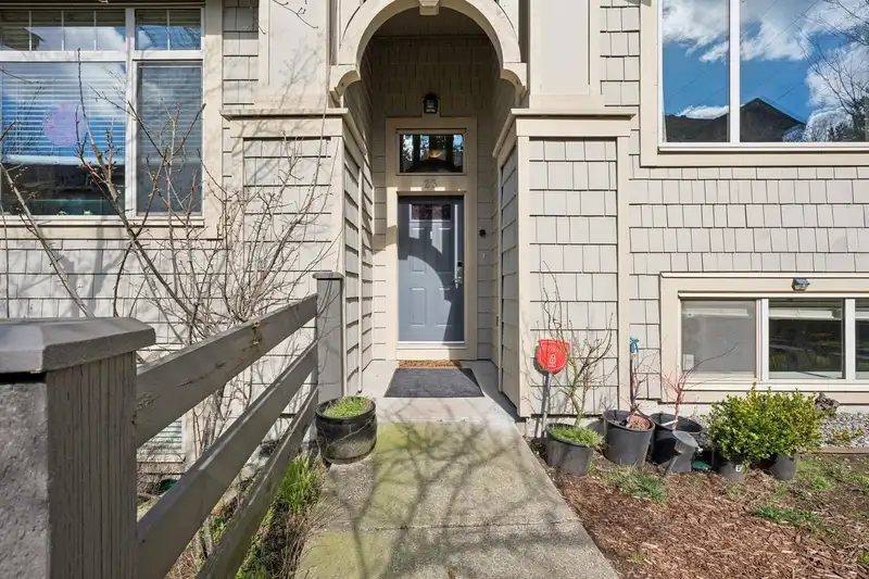 23 10605 DELSOM CRESCENT - photo 4 of 38