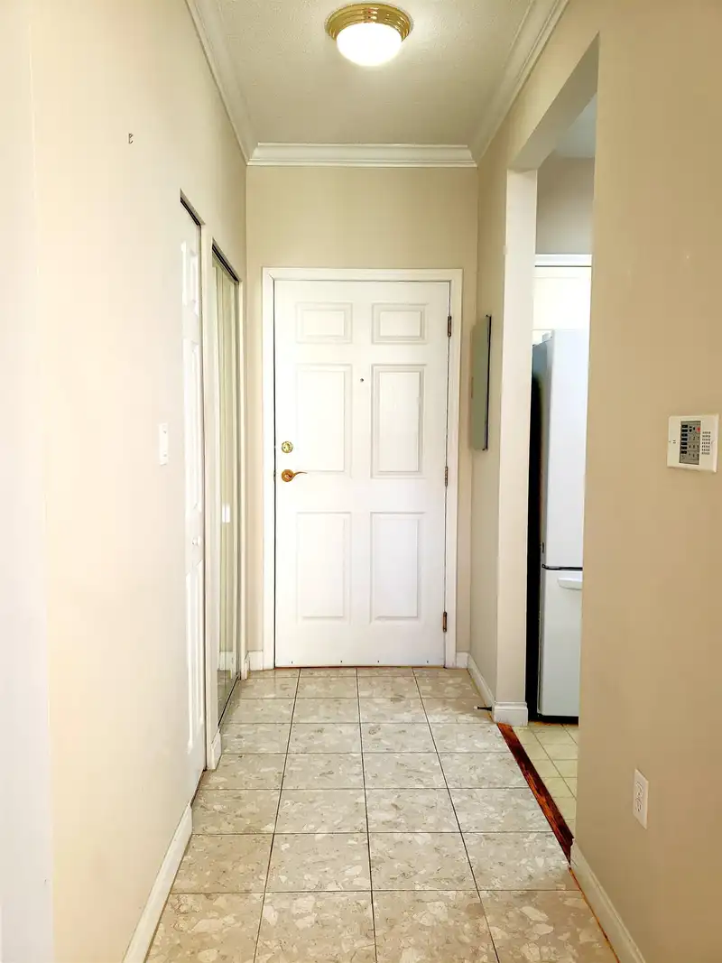 307 2985 PRINCESS CRESCENT - photo 3 of 39