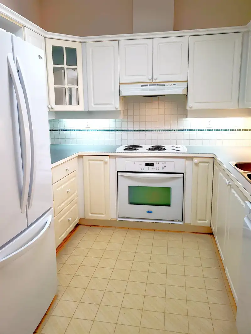 307 2985 PRINCESS CRESCENT - photo 4 of 39