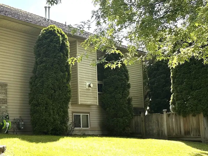 9153 207 STREET - photo 2 of 5