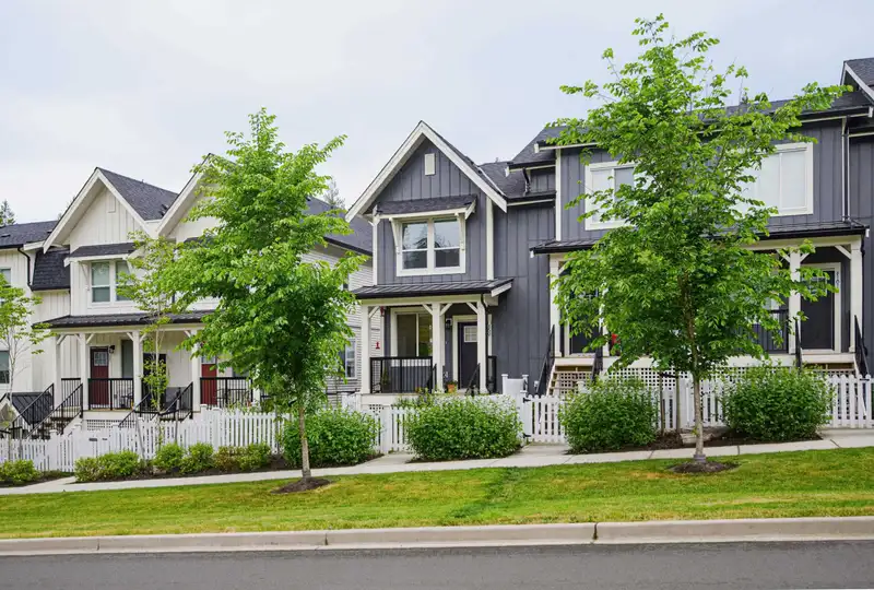 159 24951 112 AVENUE - photo 1 of 35