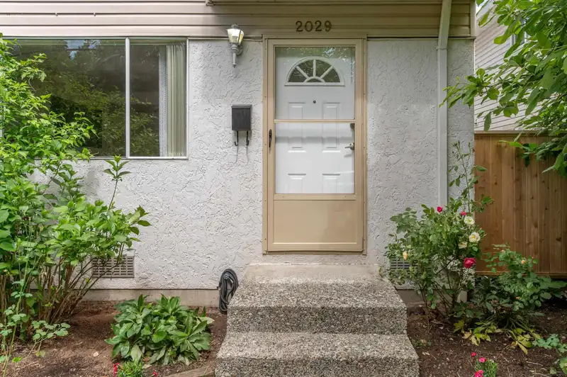2029 FRASER AVENUE - photo 4 of 33
