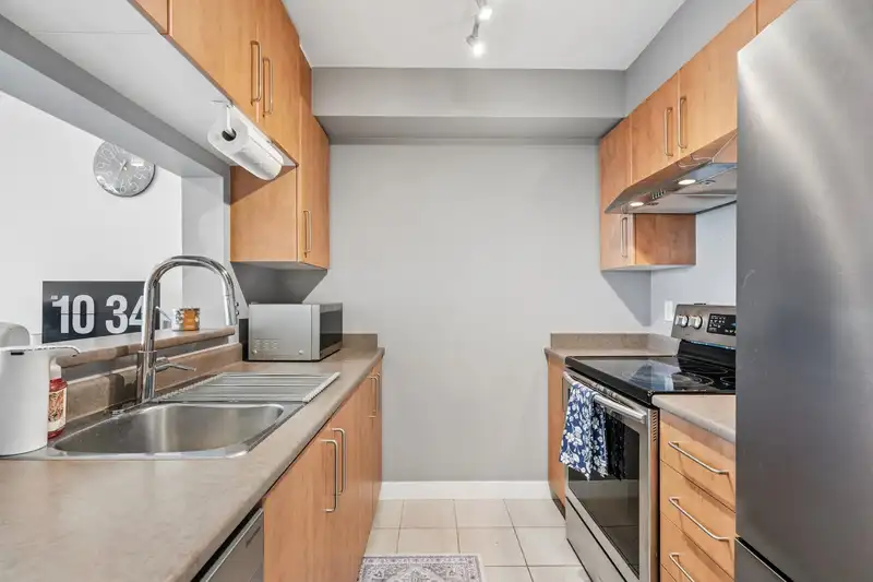 1610 5380 OBEN STREET - photo 2 of 28