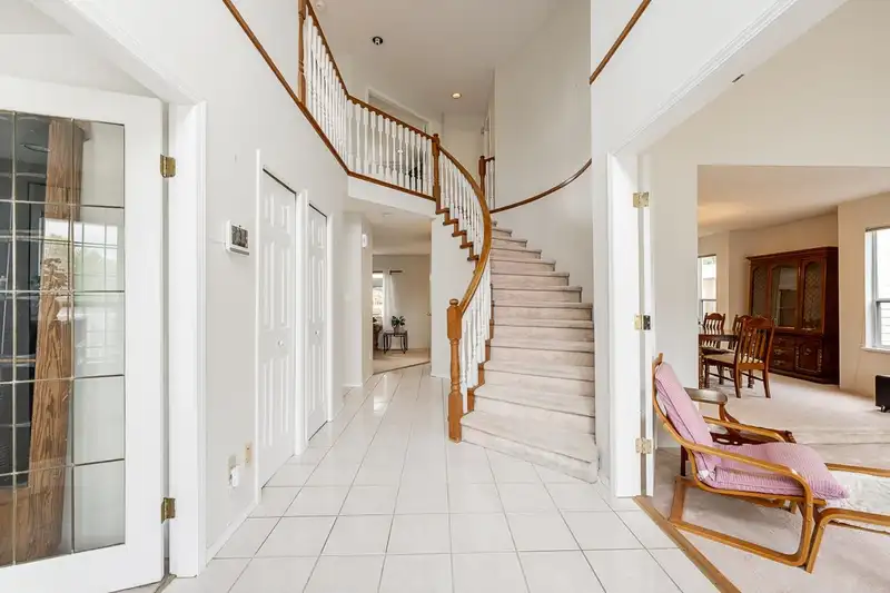 2917 KALAMALKA DRIVE - photo 3 of 40