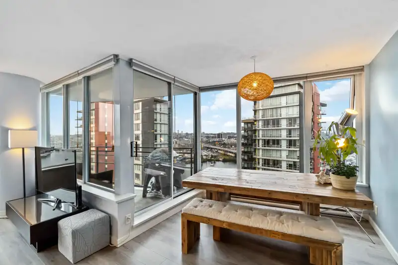 2303 33 SMITHE STREET - photo 4 of 27