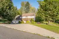 5070 242 DRIVE - thumbnail 2