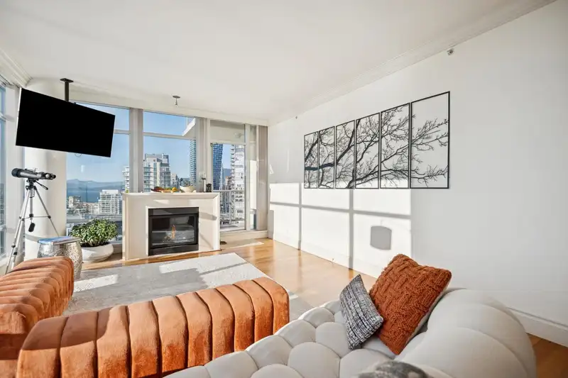 2302 428 BEACH CRESCENT - photo 3 of 36