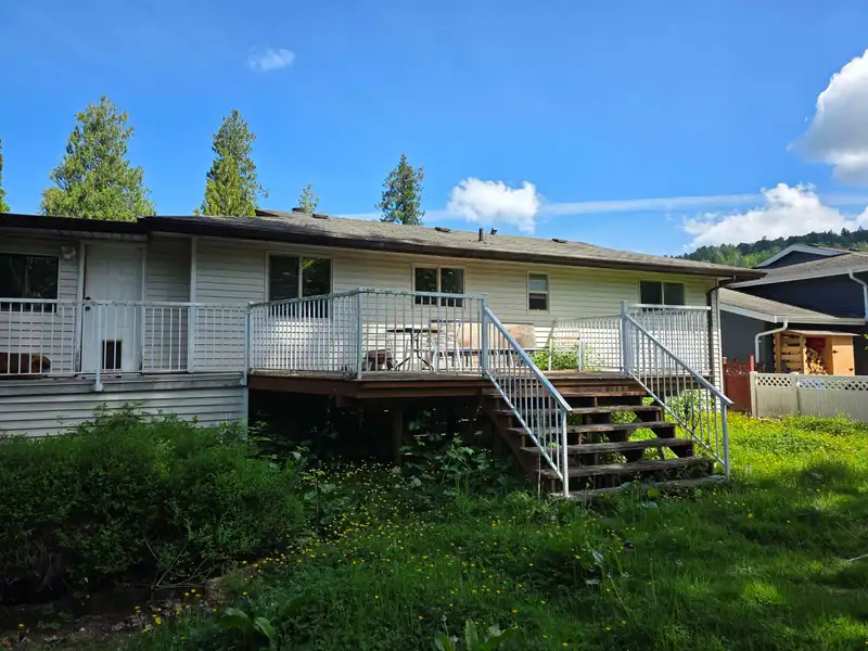 35378 WELLS GRAY AVENUE - photo 2 of 12