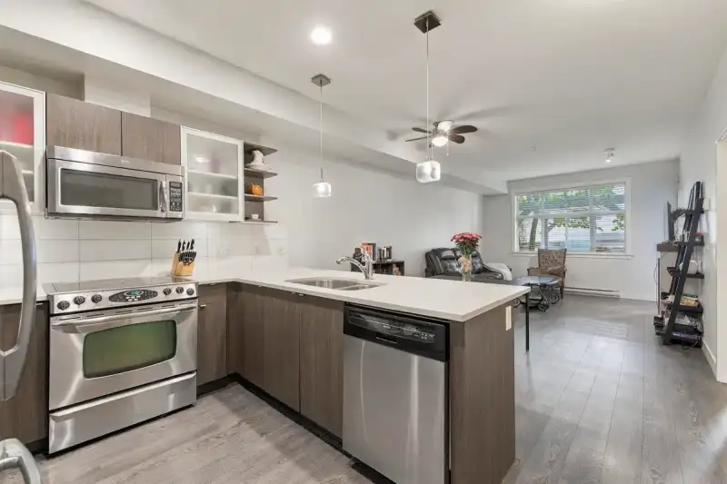105 19936 56 AVENUE - photo 1 of 21