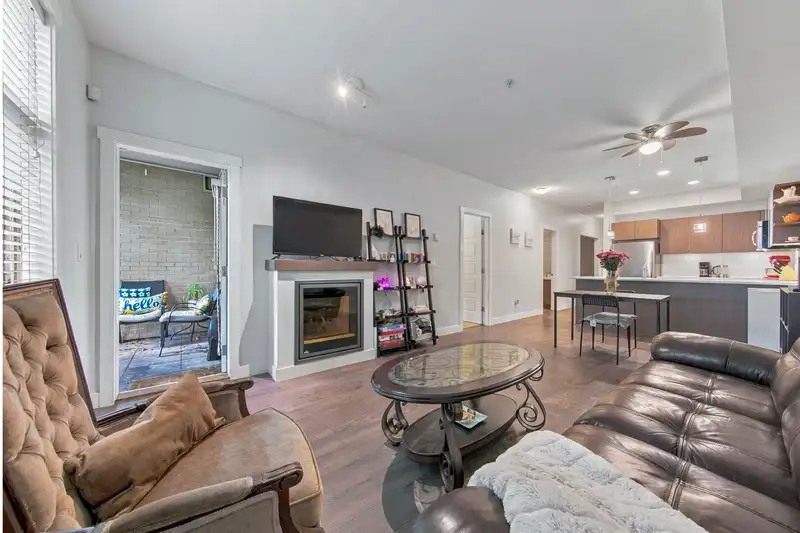 105 19936 56 AVENUE - photo 2 of 21